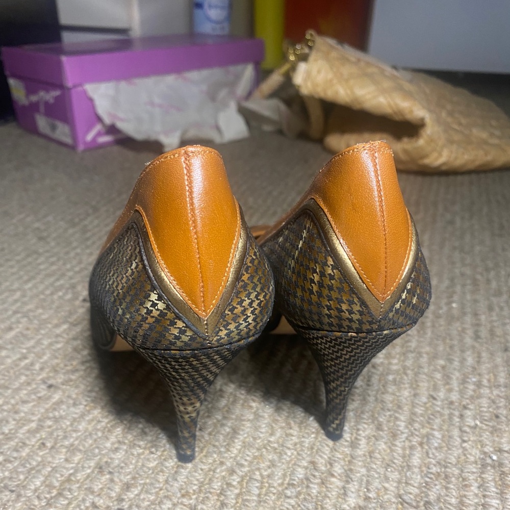Heels - Picture 4 of 4